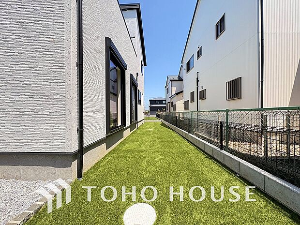 日当たりも良く、家庭菜園や植栽を育てるのに適したお庭はこれからの生活に緑という癒しを与えてくれます。
