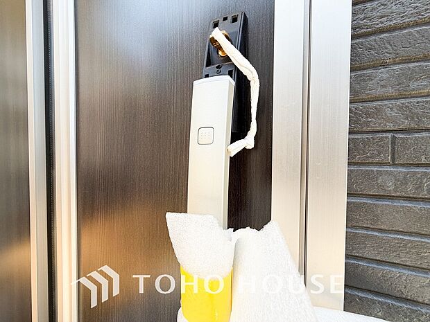 防犯対策への意識が高まっている最近では、補助錠として鍵穴のない電子錠を選ぶ方も増えています。