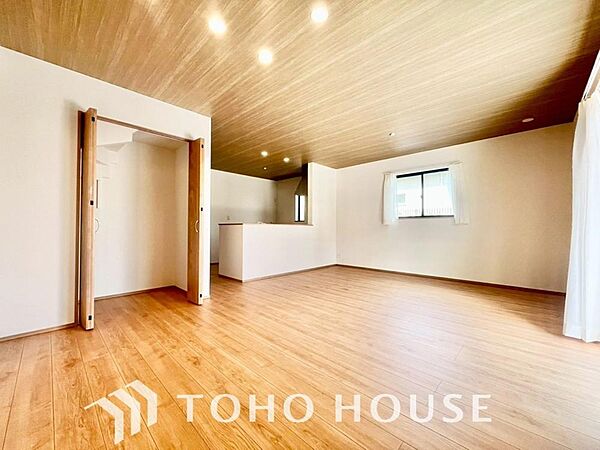 造りこんだ空間演出の妙が生み出す光と質のハーモニーはこの住宅のクオリティの良さを実感させてくれます。