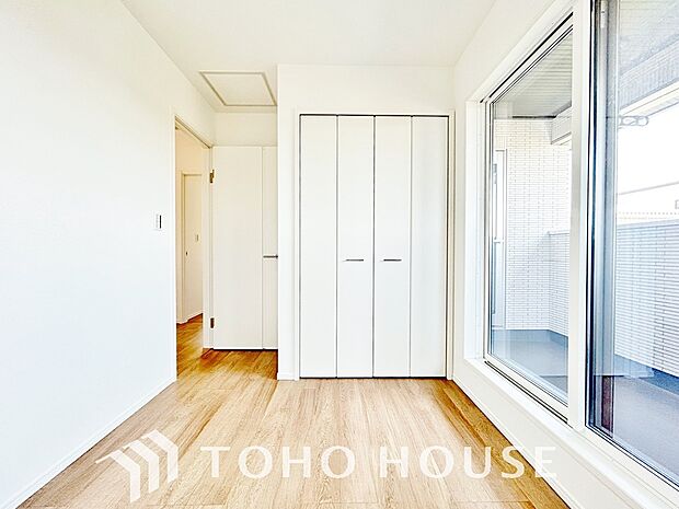 快適な光を取り入れ、心地よい風を取り入れます。心と体をゆったりと安らげる寝室。