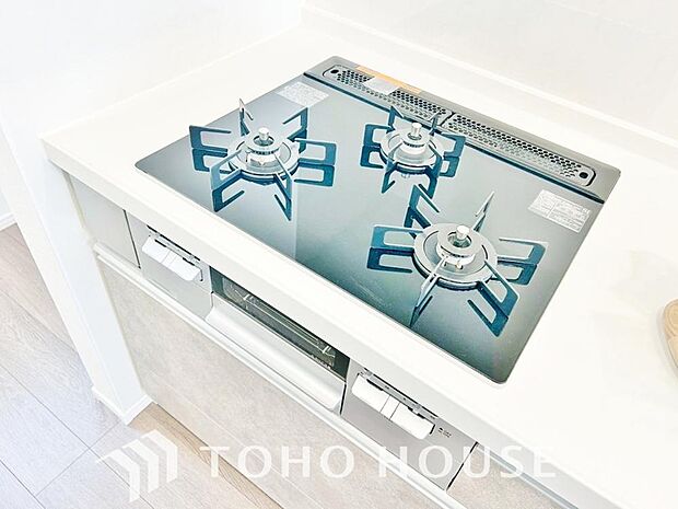 毎日料理をする、料理が好き、家族が多くて量を作る必要がある、等の方々にとっては必須の3口コンロ。