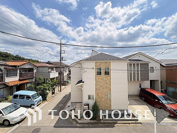 豊かな陽光に照らしだされる素敵な空間。季節を問わず華やいだ素敵な風景をお楽しみいただけます。