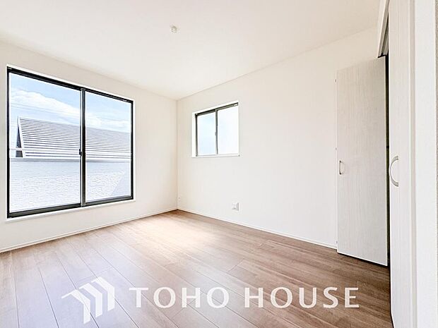 一日の疲れを癒やしてくれる主寝室。時を忘れて過ごす場所として過ごせるお部屋。