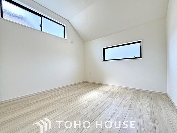 一日の疲れを癒やしてくれる主寝室。時を忘れて過ごす場所として過ごせるお部屋。