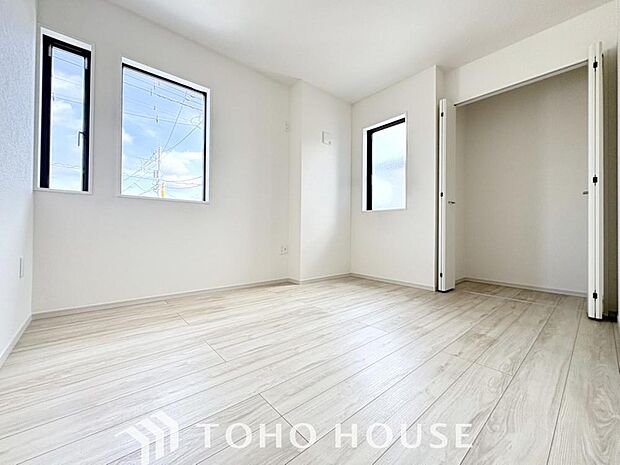 家具の配置のし易い室内です。趣味の部屋としても充分な広さを確保しております。