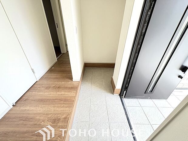 ゲストを招き、家族を迎える玄関は、ディスプレイや照明にこだわってみてはいかがでしょうか。