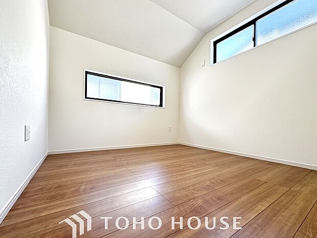 家具の配置のし易い室内です。趣味の部屋としても充分な広さを確保しております。