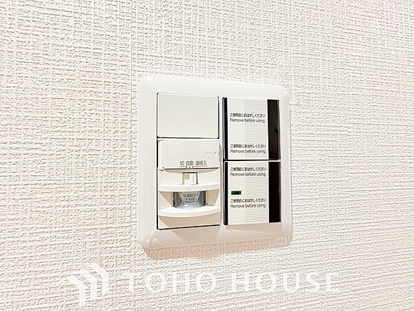 人が通ると電気がつきます。スイッチを探す手間がありません。