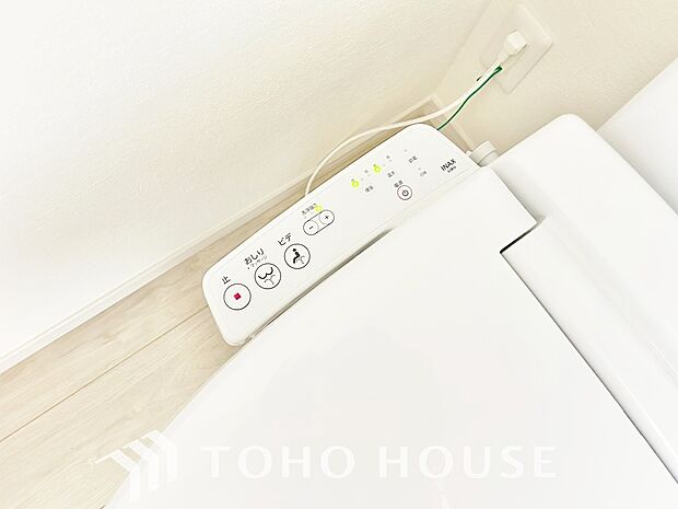 温水洗浄便座付。脱臭機能なども備え、快適な空間に。