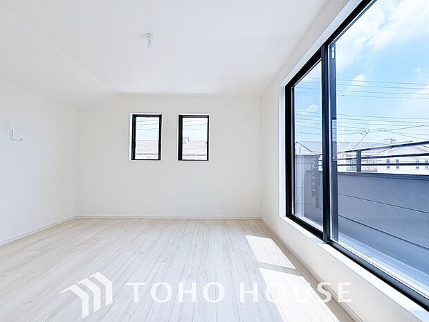 一日の疲れを癒やしてくれる主寝室。時を忘れて過ごす場所として過ごせるお部屋。