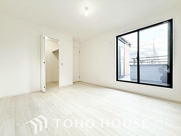 一日の疲れを癒やしてくれる主寝室。時を忘れて過ごす場所として過ごせるお部屋。