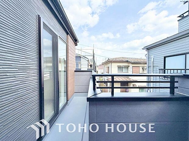 太陽に愛された邸は、陽当り、通風に優れた魅力的で快適さを追求した邸宅です。
