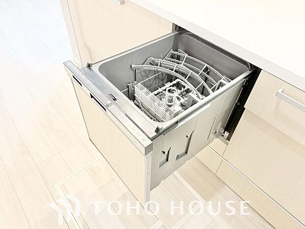 高温水や高圧水流を使う事で効率よく食器洗浄できます。殺菌効果も高いので哺乳瓶等を洗う際にも便利です。