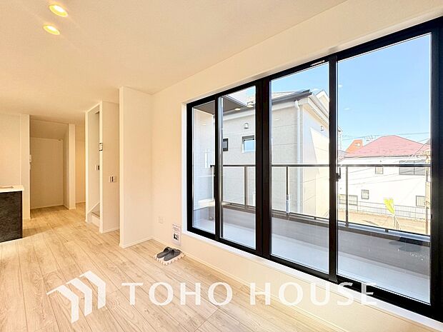 造りこんだ空間演出の妙が生み出す光と質のハーモニーはこの住宅のクオリティの良さを実感させてくれます。
