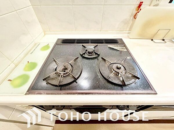 毎日料理をする、料理が好き、家族が多くて量を作る必要がある、等の方々にとっては必須の3口コンロ。