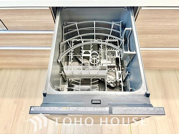 ビルトイン食洗機。高温のお湯や高圧水流を使うことにより汚れを効果的に落とすことができます。