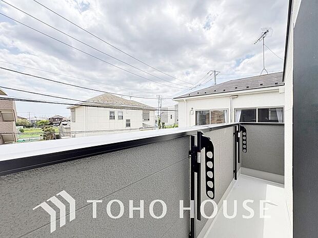 陽光に愛され、環境に恵まれ、家族に包まれた邸宅は、どんなに月日が経っても色褪せる事なく輝き続けます。
