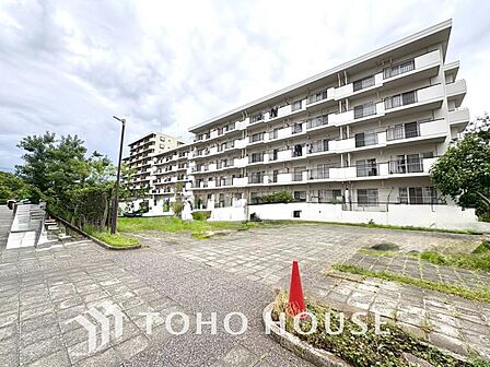 敷地内駐車場：（空き状況、料金等についてはお気軽にお問合せください。）