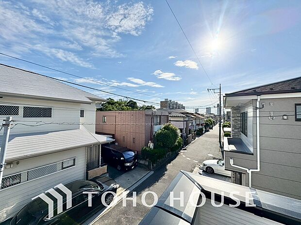 豊かな陽光に照らしだされる素敵な空間。季節を問わず華やいだ素敵な風景をお楽しみいただけます。