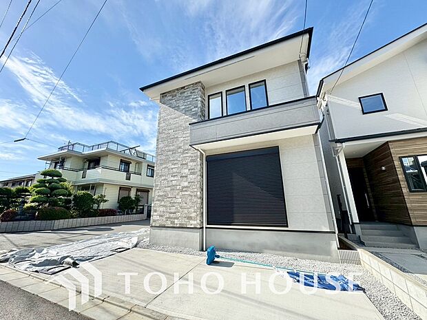 マンションとは違う敷地内駐車。ご主人様のお車のお手入れにも気合が入りますね。