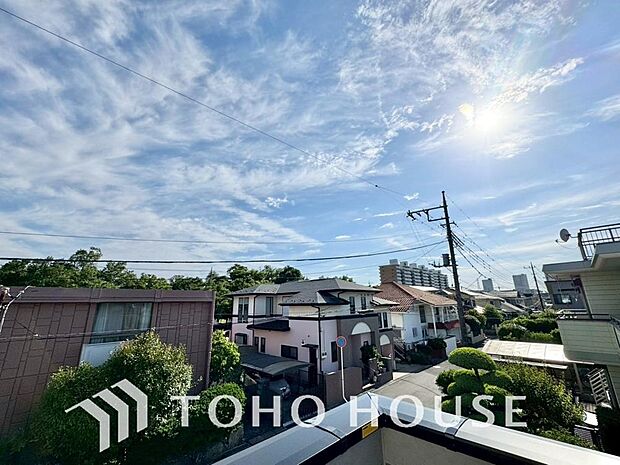 豊かな陽光に照らしだされる素敵な空間。季節を問わず華やいだ素敵な風景をお楽しみいただけます。