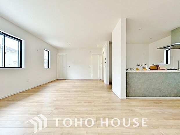 朝は爽やかな日差しを浴びながら、家族みんなでおいしい朝食。昼下がりにはのんびりと過ごすひと時。