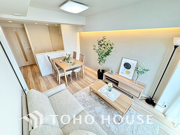 通風と採光を考慮したリビングは地域の鼓動を感じながらお寛ぎ頂くことが可能です。