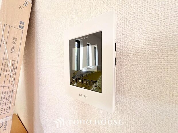 「見える安心」をカタチにしました。誰が来てもわかる様にモニター付きインターホンを設置。快適と安らぎを合わせた優しい設計。