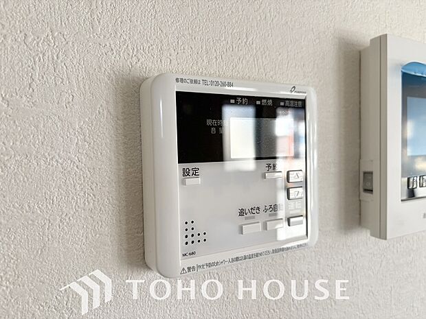 スイッチ1つで湯を浴槽に張ったり、保温や追い焚きをすることができるシステムが付いたオートバス。