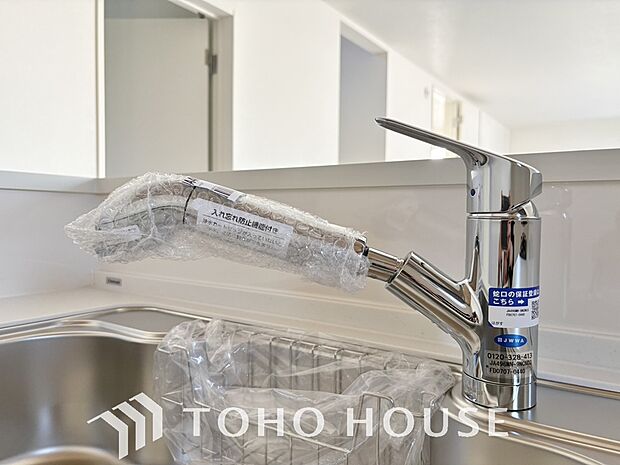 安全でおいしい水を手軽に。ボタンひとつで浄水と原水に切り替えられる浄水器一体型水洗を使用。