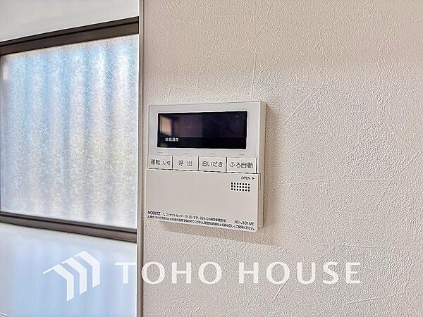 スイッチ一つでお湯張りから保温、追い焚きまで自動で行う高機能システムバス。家事の手間を減らし、家族全員がいつでも温かいお風呂に入れます。毎日の疲れを癒やす、快適な充実設備を、ぜひ現地でお確かめ下さい。