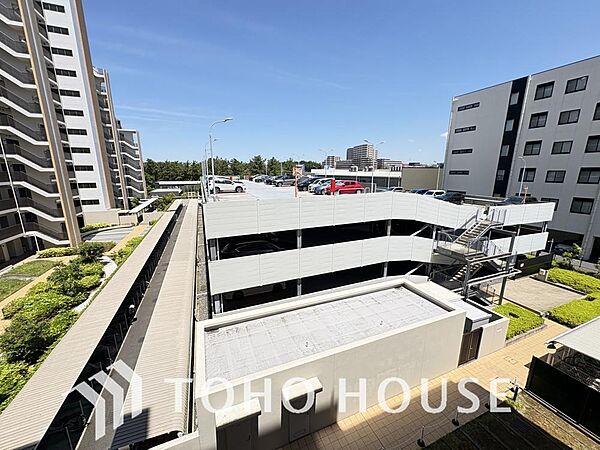 敷地内駐車場。（空き状況、料金等はお気軽にお問い合わせください。）