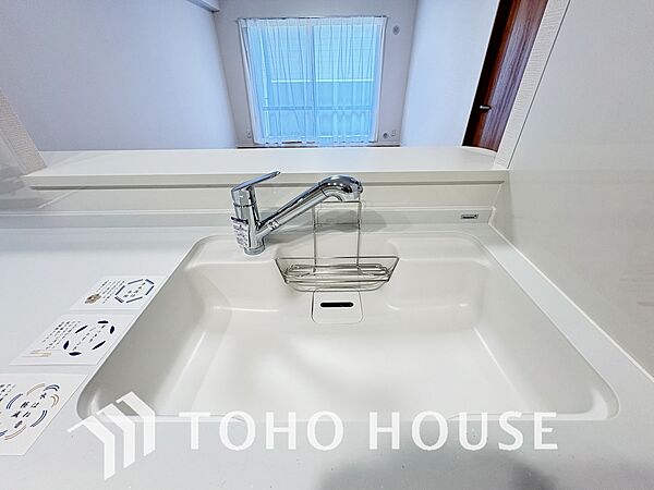 安全でおいしい水を手軽に。ボタンひとつで浄水と原水に切り替えられる浄水器一体型水洗を使用。