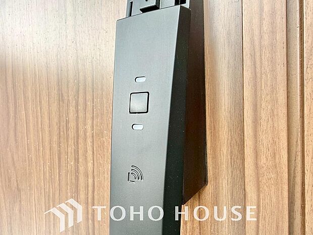防犯対策への意識が高まっている最近では、補助錠として鍵穴のない電子錠を選ぶ方も増えています。