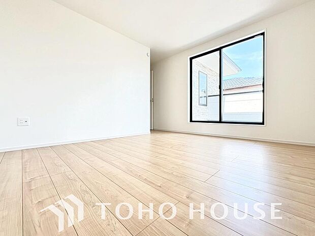心身ともにゆったりと安らげる主寝室。寝室のゆとりが大きい分だけ、暮らしの安らぎは深まります。一日の疲れを癒やすプライベート空間にふさわしい落ち着きと広さを確保し、上質な眠りと快適な朝を迎えるお部屋に。