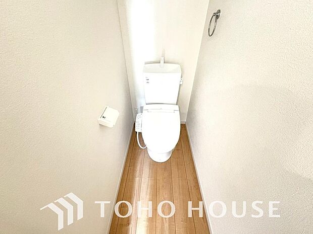 家族が毎日使うプライベートな空間。清潔で使いやすいトイレにすることで、日々の暮らしがより快適になります。最新の機能とお手入れのしやすい設計を施し、いつでも気持ちよく、家族誰もが安心して使える空間です。