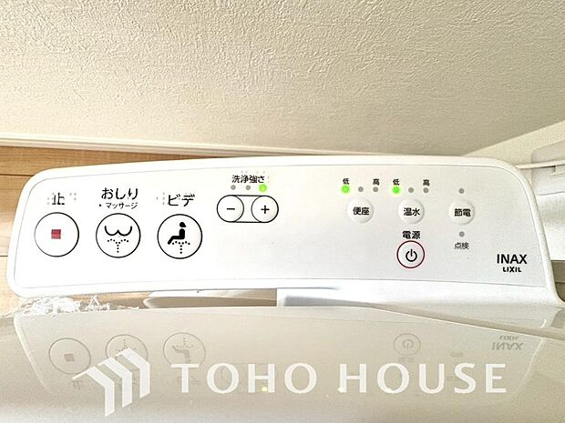 寒い冬でも快適な温水洗浄便座を完備。便座カバーを使わずに済むため、衛生面が気になる方も安心です。日々のお手入れがしやすく、清潔な状態を維持できます。いつでも温かい便座が毎日の快適な暮らしを支えます。