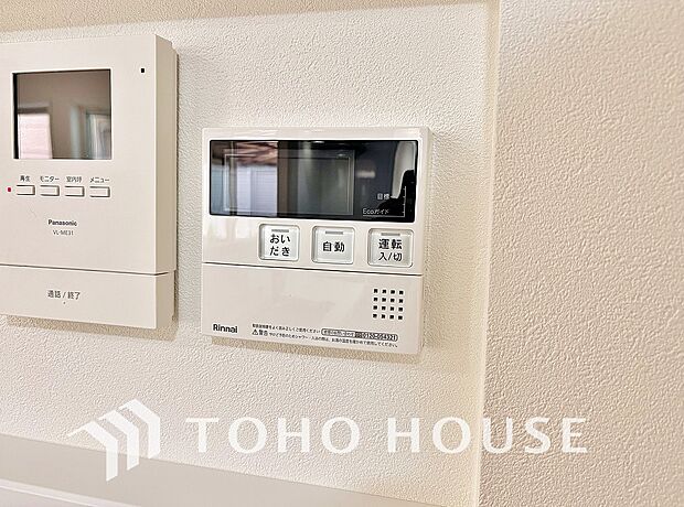 スイッチ1つで湯を浴槽に張ったり、保温や追い焚きをすることができるシステムが付いたオートバス。疲れた体を優しく癒やすバスタイムを、スマートに支え、いつでもお好みの温度で贅沢な寛ぎの時間を堪能できます。