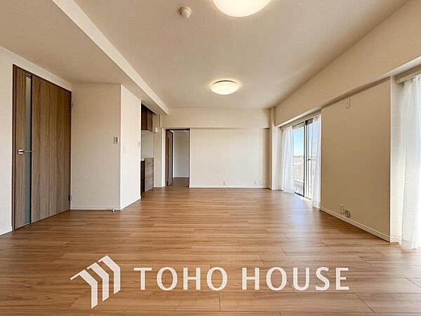 光が注がれる青い空から鮮やかに赤色にゆっくりと染まる。そんな優しい時間がここでは流れてゆく。