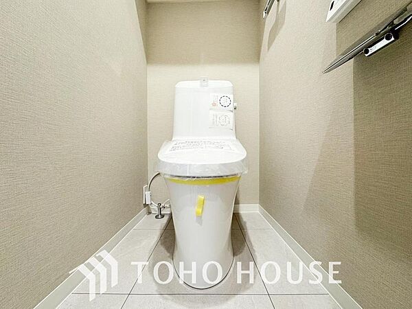 十分な広さと清潔感のあるカラーで纏まったおトイレ。時間に余裕とゆとりを持たせます。