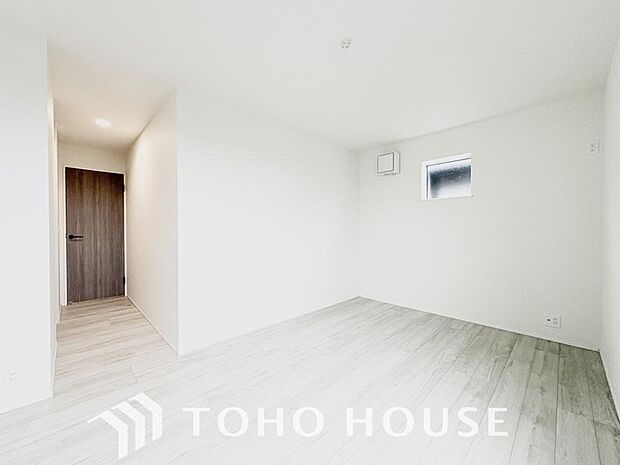 一日の疲れを癒やしてくれる主寝室。時を忘れて過ごす場所として過ごせるお部屋。