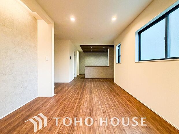 造りこんだ空間演出の妙が生み出す光と質のハーモニーはこの住宅のクオリティの良さを実感させてくれます。
