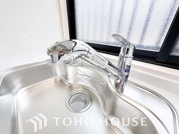 ワンタッチで浄水と原水を切り替えできる浄水器一体型水栓は水道水に含まれる有害物質を除去してくれます。