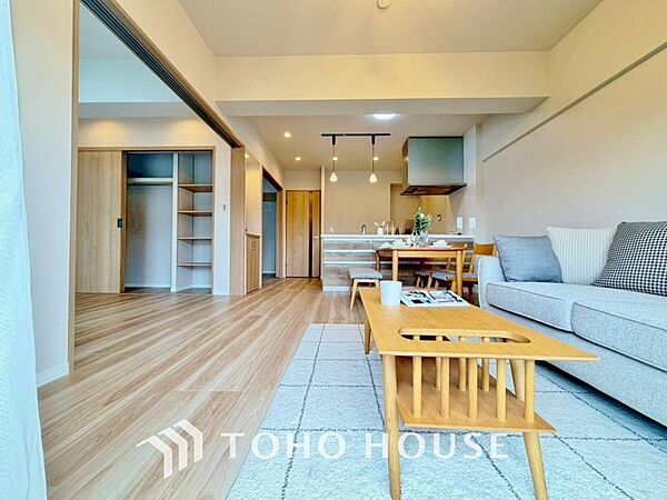 造りこんだ空間演出の妙が生み出す光と質のハーモニーはこの住宅のクオリティの良さを実感させてくれます。