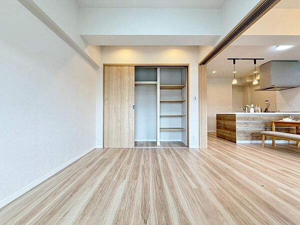 一日の疲れを癒やしてくれる主寝室。時を忘れて過ごす場所として過ごせるお部屋。