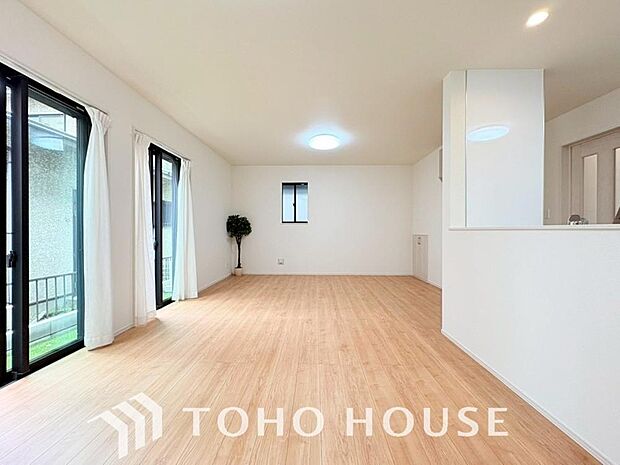 造りこんだ空間演出の妙が生み出す光と質のハーモニーはこの住宅のクオリティの良さを実感させてくれます。