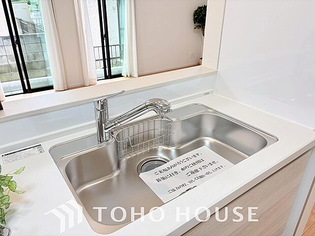 浄水と原水をボタン一つで切り替えられる浄水器一体型水洗。近年主流になりつつある人気の設備です。