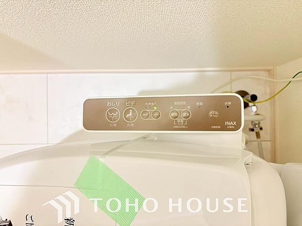 「温水洗浄機能付トイレ」温水洗浄便座は日本が誇るトイレ文化のひとつです。各家庭にも当たり前になりつつある設備のひとつです。お住まい購入時は新しいトイレで気持ちよく。
