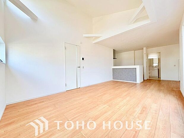 造りこんだ空間演出の妙が生み出す光と質のハーモニーはこの住宅のクオリティの良さを実感させてくれます。