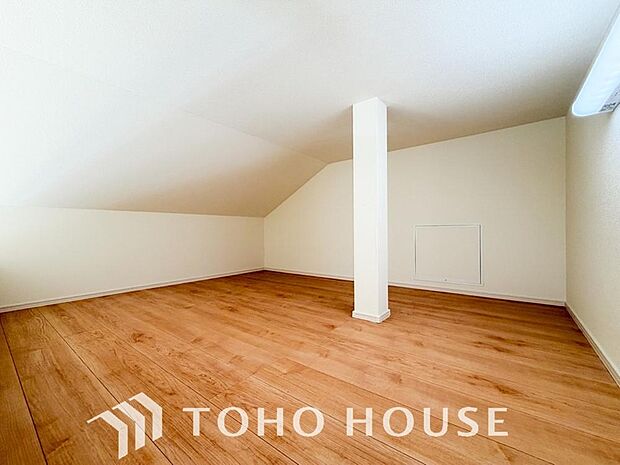 建物内部の収納には拘りました。共有部分に設けた収納。お荷物が多い方にも安心です。